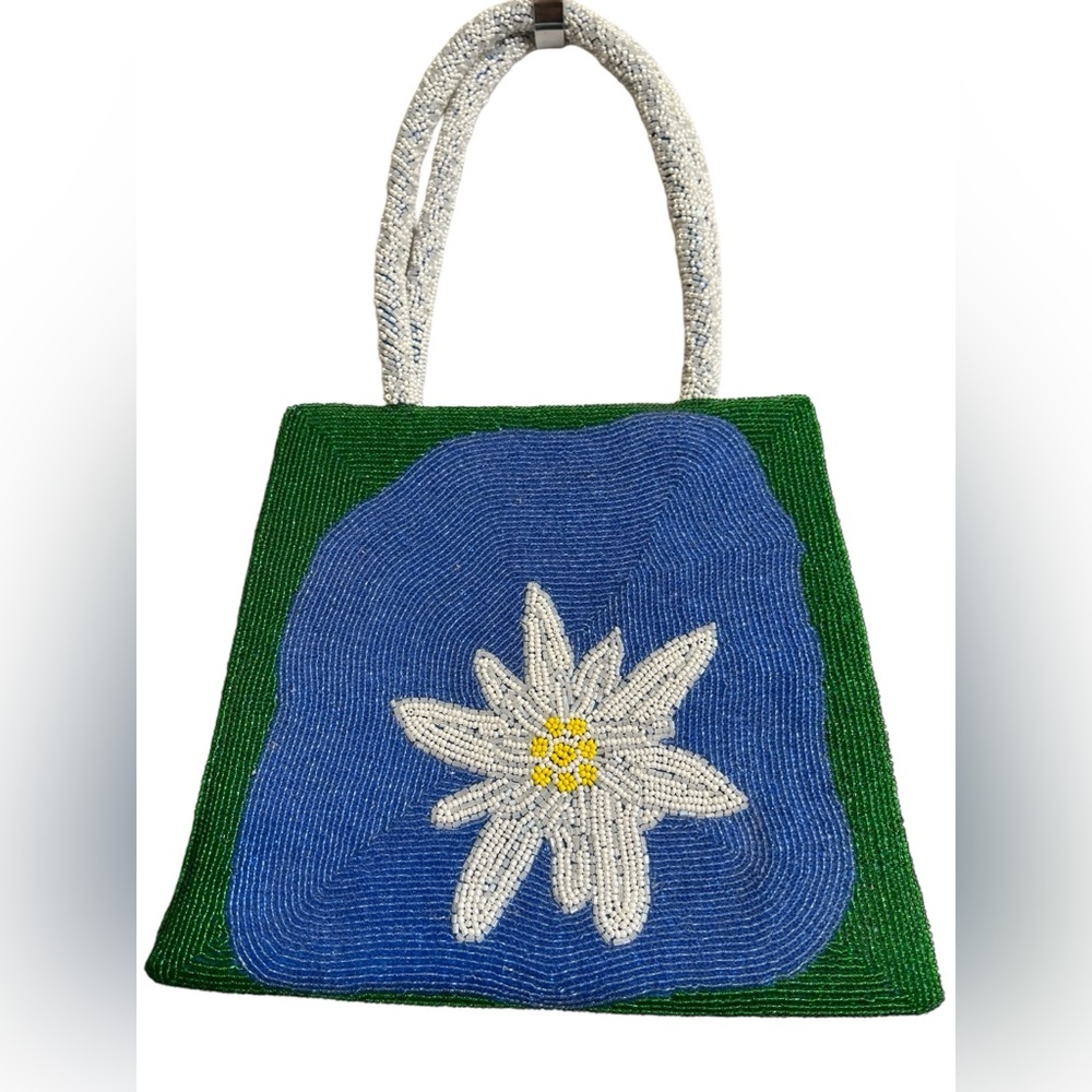 NWOT Hand beaded purse! Beautiful bead work perfect condition